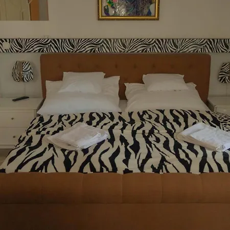 Kristaly 아파트호텔 3*