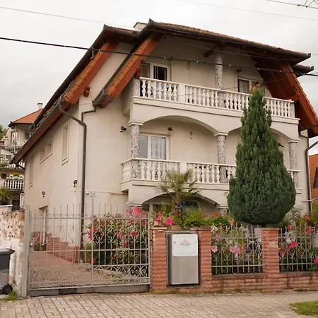 Kristaly 公寓式酒店