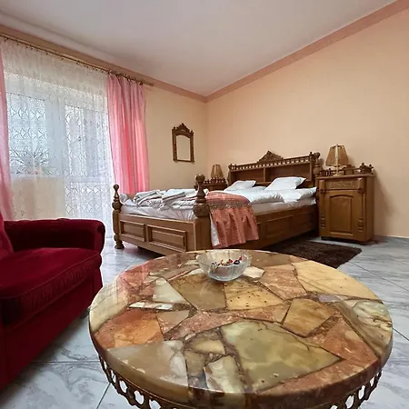 Kristaly 公寓式酒店 3*