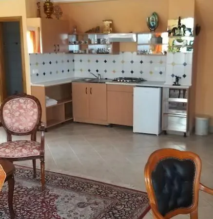 Kristaly 公寓式酒店 3*