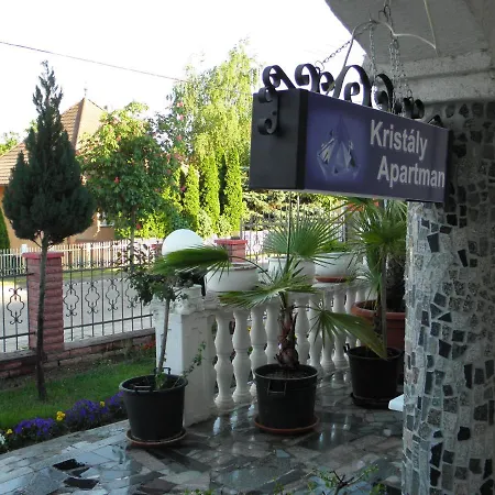 Kristaly 公寓式酒店 3*