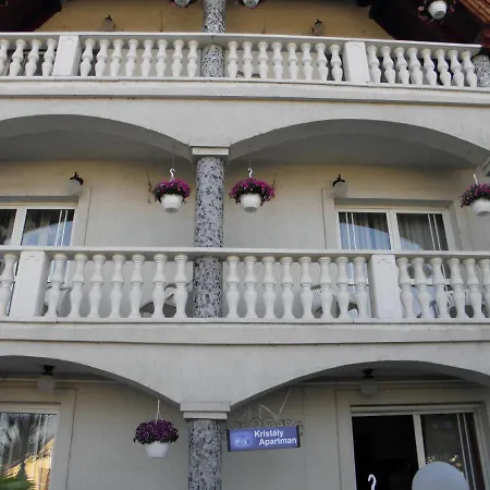 Kristaly 公寓式酒店