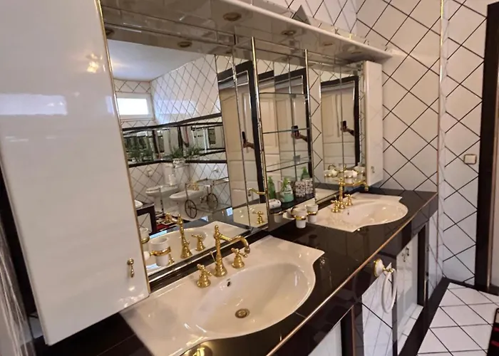 アパートホテル Kristaly