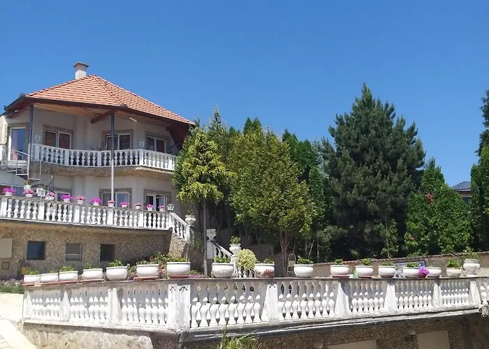 Kristaly アパートホテル 3*