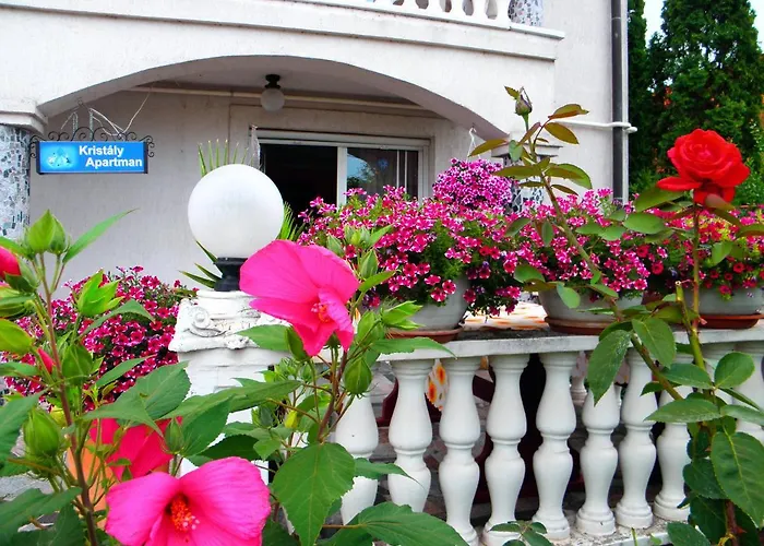 Kristaly アパートホテル